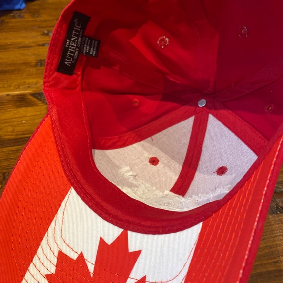 Red ballcap - Picture 3 of 4